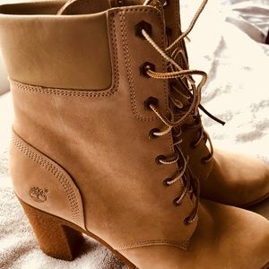 New Ladies size 10 cream Timberland heeled boot